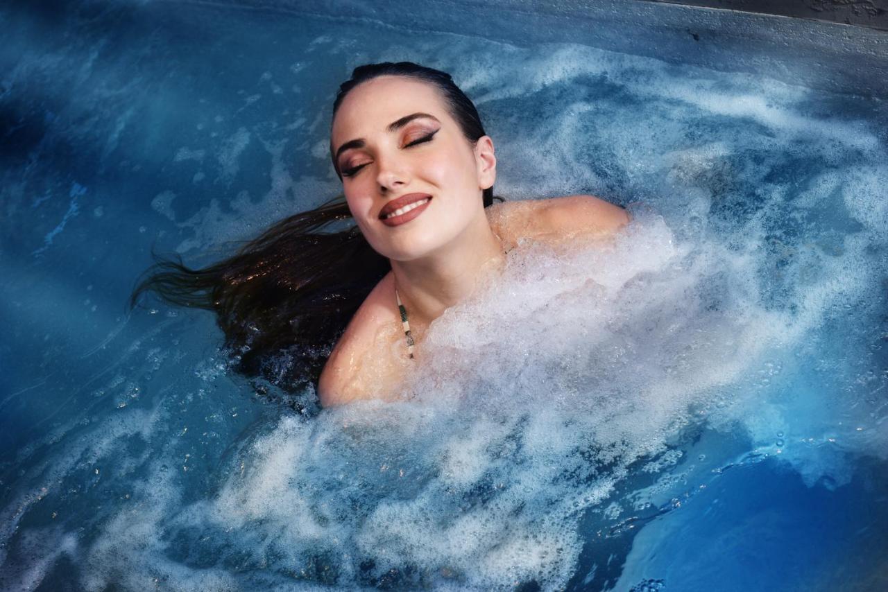 Urban Spa Suite a Private Heated Plunge Pool Jacuzzi,1736026914:JPEG